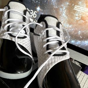 Men’s size 11 black and white Nike shoes!